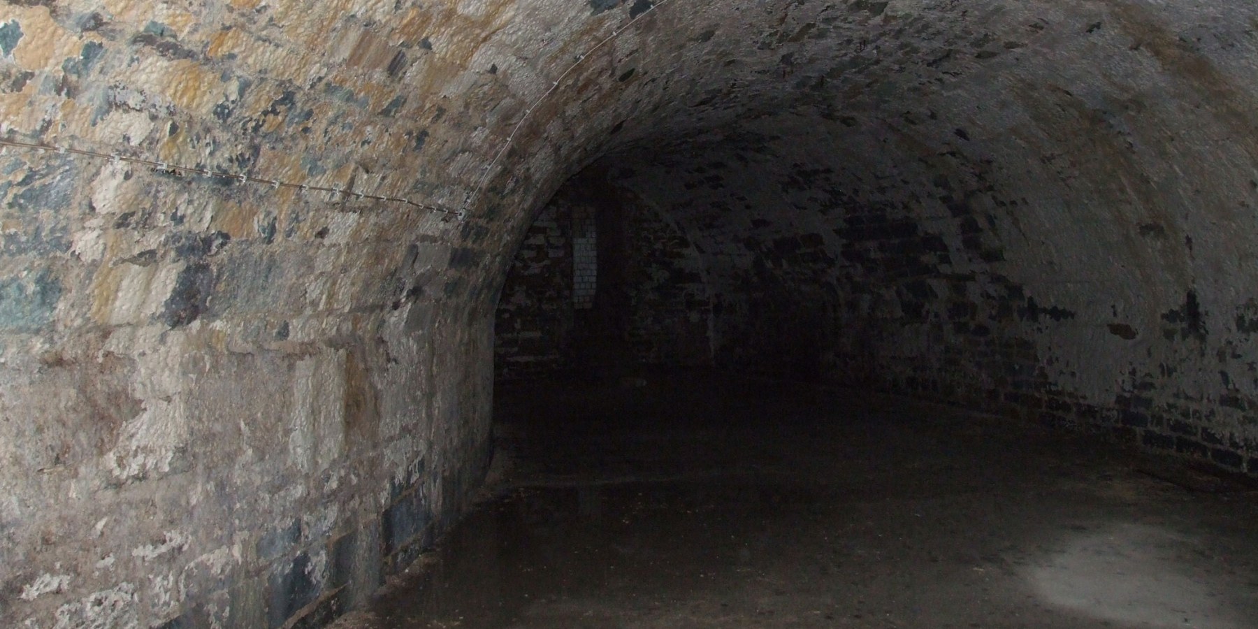 Schlossruine Katakomben